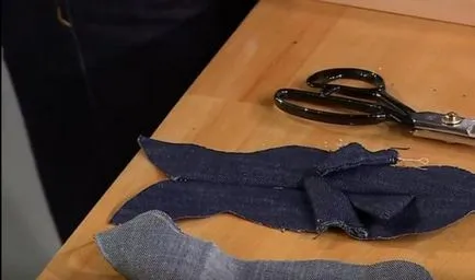 Spumă-rechin cu mâinile (lui) Spumă-rechin cu mâinile sale