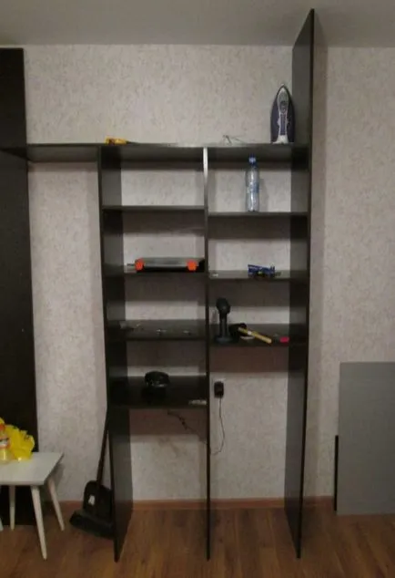 Dulap cu mâinile sale în conformitate cu