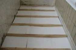 Încălzirea balcoane Penoplex cu mâinile lor Încălzirea balcoane Penoplex cu mâinile lor