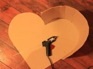 Pinata cu mâinile lor