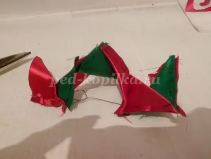 Bujorii de panglici de satin