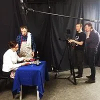 În culise ce