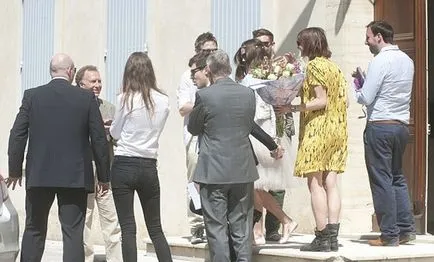 Actrita Kira Naytli secret căsătorit sâmbătă (stânga) Actrita Kira Naytli sa căsătorit în secret sâmbătă
