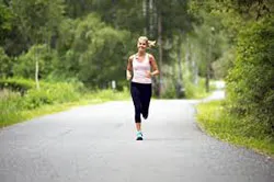 Jogging în termen de dimineață, dimineața, dacă jogging-ul este util în dimineața decât funcționare utilă în dimineața și mai mult, lupul