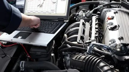 Alb, negru și albastru de fum din gazele de eșapament ale motoarelor diesel și pe benzină, motivele ca (alb) Alb, negru de fum și albastru de la țeava de eșapament a motoarelor diesel și benzină, motivele ca