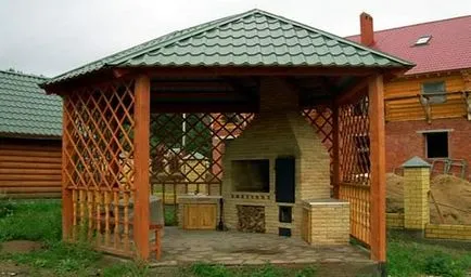 Gazebo cu un gratar cu mâinile pentru a da