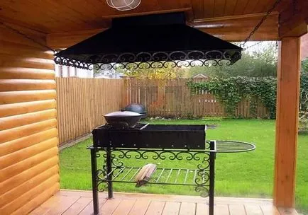Gazebo cu un gratar cu mâinile pentru a da