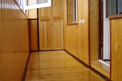 Acoperiți șipci pe balconul recomandărilor (supraetajate) Acoperiți șipci de pe recomandările balcon
