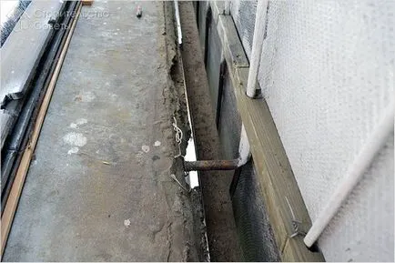 Sigiliul fanta pe balcon - utilizarea spumelor etanșanți și chituri (etanșant) Fisurile reparate pe balcon - utilizarea unui material de etanșare, spumă și chit