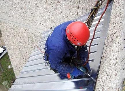 Sigiliul fanta pe balcon - utilizarea spumelor etanșanți și chituri (fantă) Fisurile reparate pe balcon - utilizarea unui material de etanșare, spumă și chit