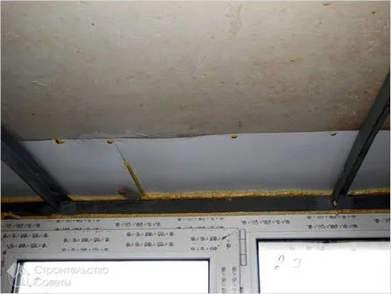 Sigiliul fanta pe balcon - utilizarea spumelor etanșanți și chituri (etanșant) Fisurile reparate pe balcon - utilizarea unui material de etanșare, spumă și chit