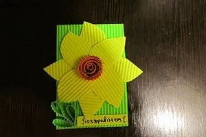 Ce poate fi realizat din carton, cu mâinile lor din tuburi, cutii de carton și carton ondulat (carton ondulat) Ce poate fi realizat din carton, cu mâinile lor din tuburi, cutii de carton și carton ondulat