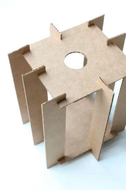 Ce poate fi realizat din carton, cu mâinile lor din tuburi, cutii de carton și carton ondulat (lor) Ce poate fi realizat din carton, cu mâinile lor din tuburi, cutii de carton și carton ondulat
