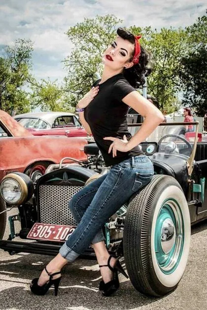 „S Style Pin-Up pași pentru a crea o imagine, make-up, coafura fotografii (păr în stil pin-up) „S Style Pin-Up pași pentru a crea o imagine, make-up, coafura, fotografie