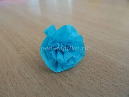 Florile din hârtie creponată, cu propriile sale mâini