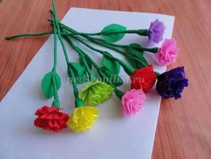 Florile din hârtie creponată, cu propriile sale mâini