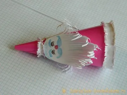 Moș Crăciun din hârtie colorată, o clasă de master, cu propriile lor mâini (hârtie) Moș Crăciun din hârtie colorată, o clasă de master, cu propriile lor mâini