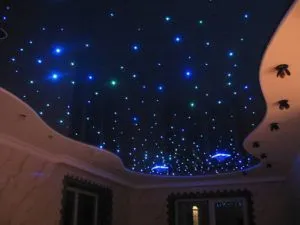Asigurați-o lumina de noapte cu mâinile, cu fotografii și video clare