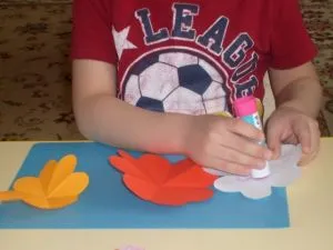 Copii meserii din hârtie colorată