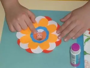 Copii meserii din hârtie colorată
