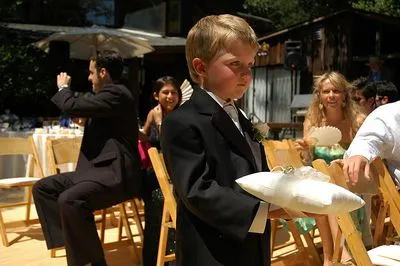 Copii la nunta flori fete și băieți purtători de inele (nunta) Copii de la o nunta de flori fată și băieți purtători ai inelelor