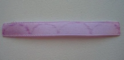 Wondrous fiefuri brodate de liliac, brodată