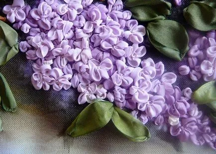 Wondrous fiefuri brodate de liliac, brodată