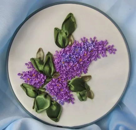 Wondrous fiefuri brodate de liliac, brodată