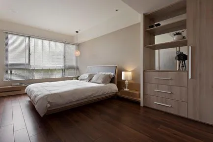 Design interior cameră mică și îngustă dormitor cu balcon sau loggie într-un apartament de proiecte
