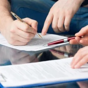 Contractul de vânzare a vehiculului de umplere, scrie, ce să caute, ce greșeli