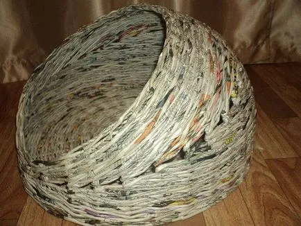 Case pentru pisici din tuburi de ziar