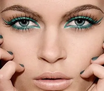 Eyeliner modul de aplicare și tentă