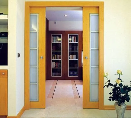 Pictura usi de interior cu mâinile lor, construirea portal (usa) Pictura usi de interior cu mâinile lor, portalul de construcție