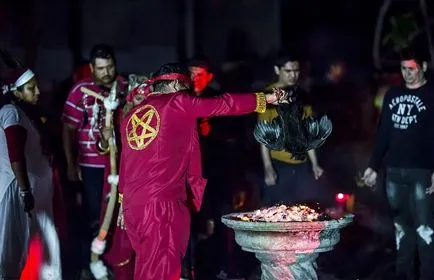 Reportaj foto de masă negru satanică terifiant