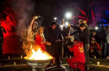 Reportaj foto de masă negru satanică terifiant
