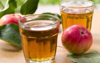 Gătit suc de mere delicios pentru iarna acasă cu sau fără sokovarkoy