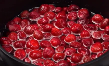 gem gros și delicioase de căpșuni în rețete de iarnă cu boabe întregi (căpșuni) gem gros și delicioase de căpșuni în rețete de iarnă cu boabe întregi
