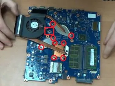 Instrucțiuni pentru dezasamblare, asamblare și praf de curățare de laptop Samsung R525