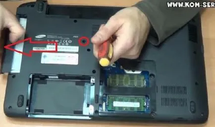 Instrucțiuni pentru dezasamblare, asamblare și praf de curățare de laptop Samsung R525