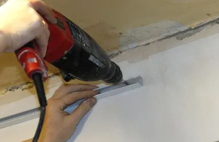 Instrucțiuni de instalare rack de plafon cu mâinile