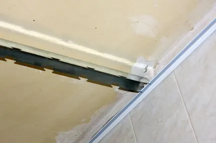 Instrucțiuni de instalare rack de plafon cu mâinile