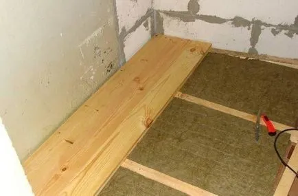 Producem podele din lemn în garaj cu mâinile, sdelai Garazh (mâner decât podea din lemn) Producem podele din lemn în garaj cu mâinile, sdelai Garazh