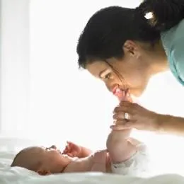 Postnatal după nașterea copilului, experții răspunde la întrebarea cu privire la soarta scaunului pentru copii