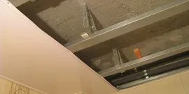 școală de reparații de plafon