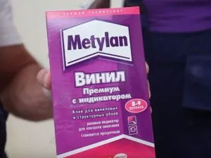 Ca adeziv tapet