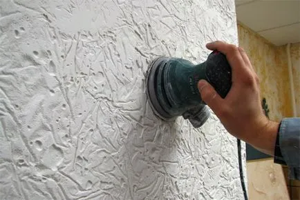 Cum se aplica o tencuiala decorativa pe perete fără sâmburi
