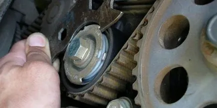 Pe măsură ce trage o sincronizare centură, tensionarea corectă a generatorului curelei (corect) Cum de a trage cureaua de distribuție, tensiunea curelei de alternator este corectă