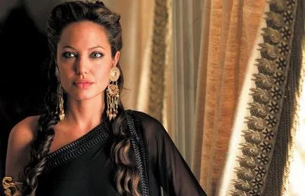 Coafuri Angelina Jolie