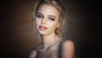 Cum se aplica machiaj pentru ochi albaștri și părul blond