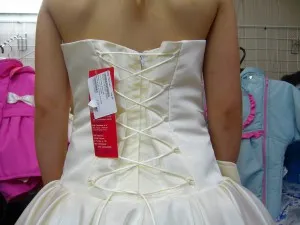 Cum să ia într-o rochie căptușită și fusta (căptușite) Cum să ia într-o rochie cu o fusta completă și căptușită